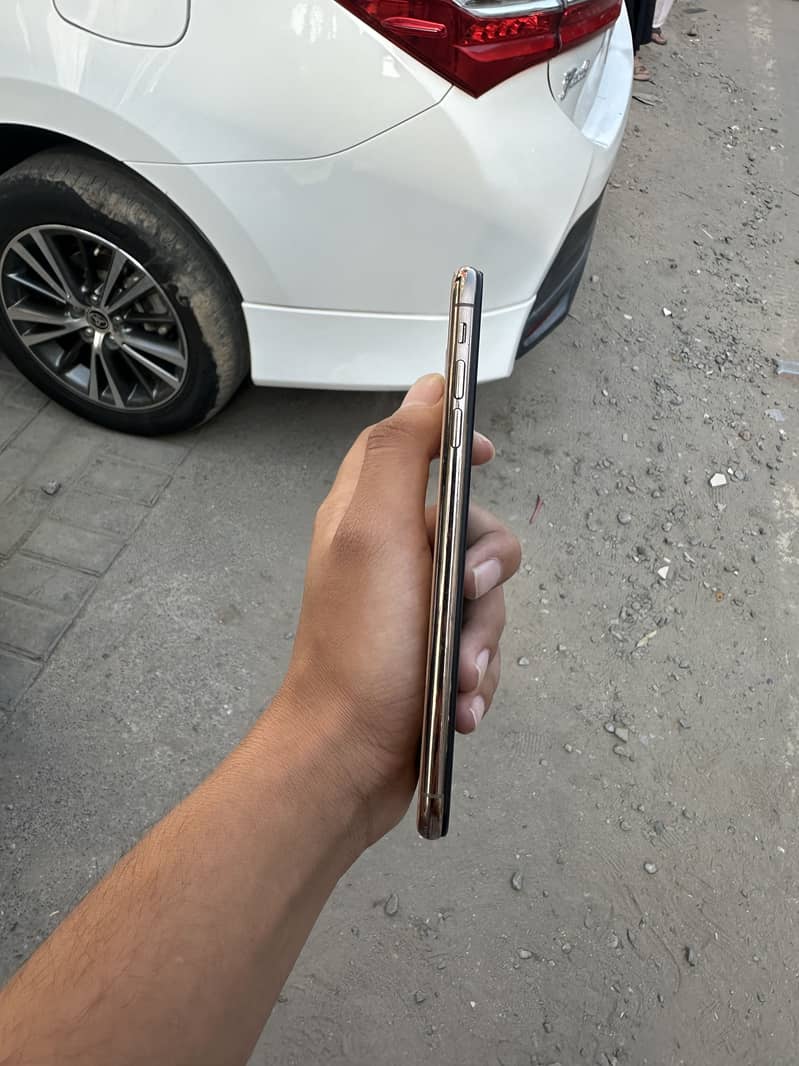 Apple iPhone XS Max 6