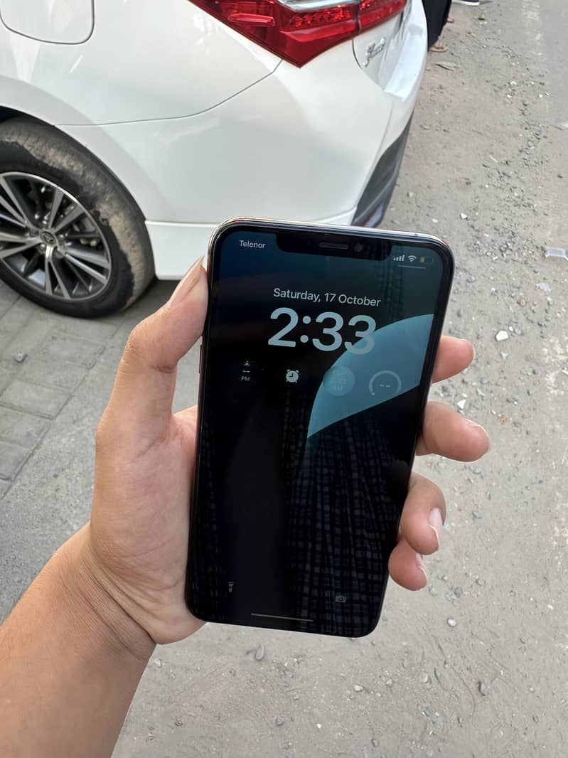 Apple iPhone XS Max 9
