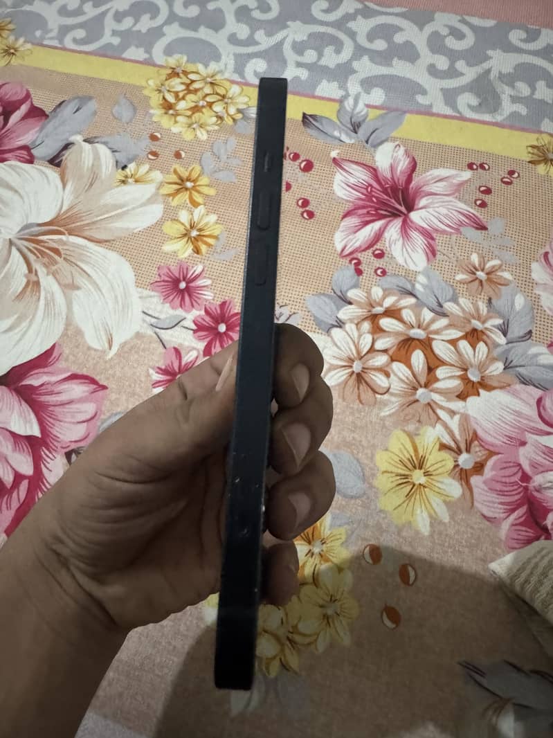Apple iPhone 13 2