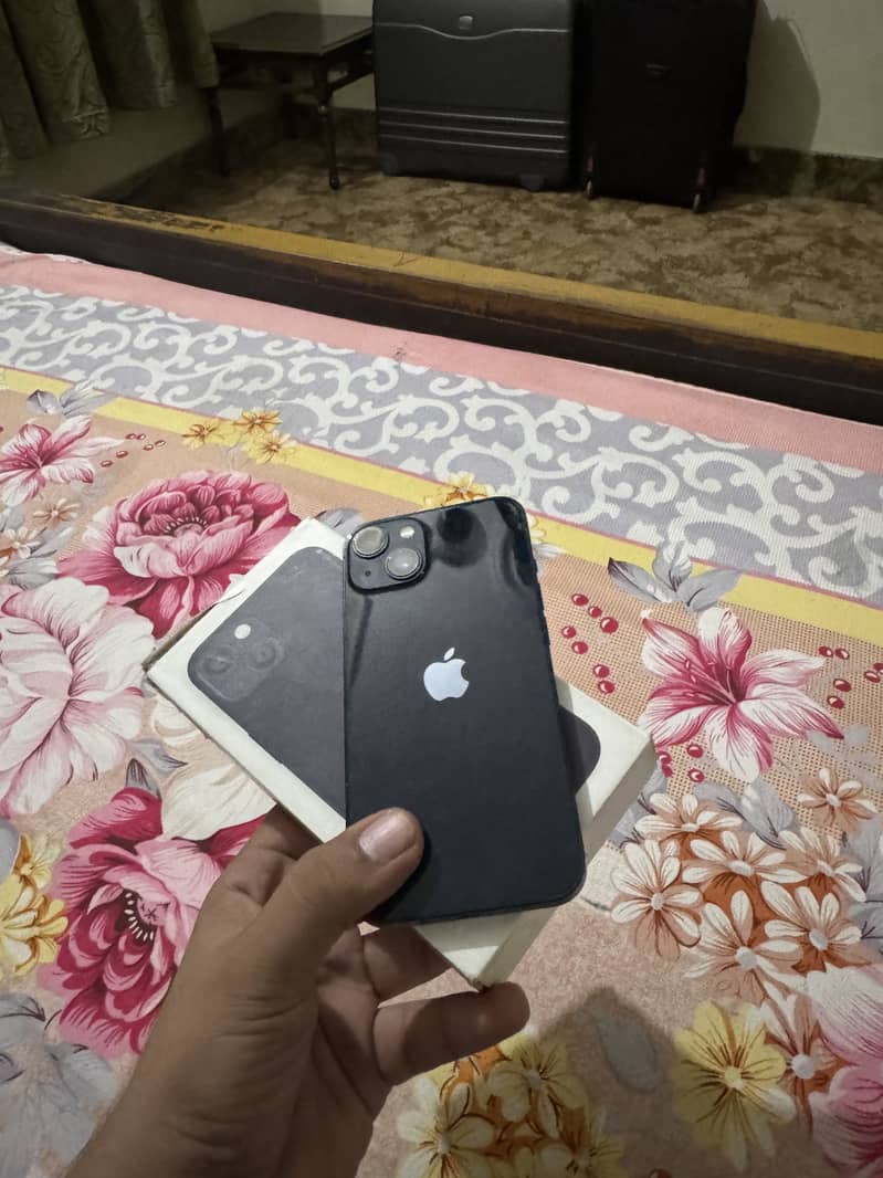 Apple iPhone 13 4
