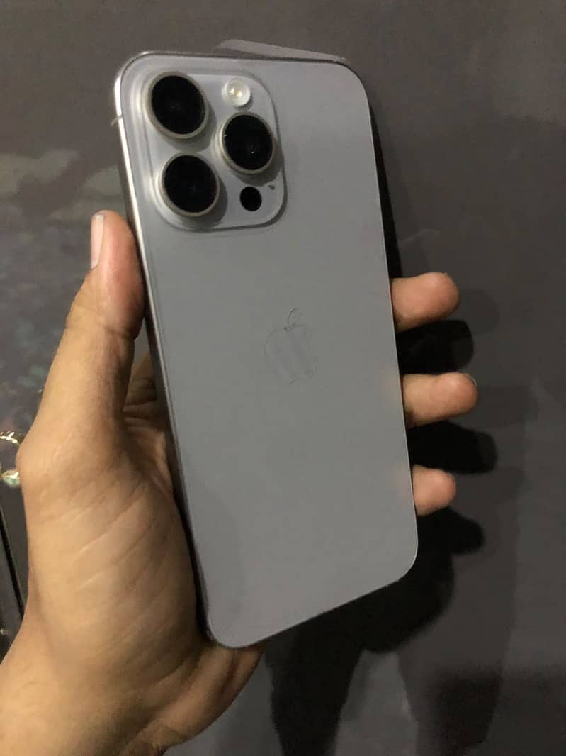 Apple iPhone 15 Pro Max 3