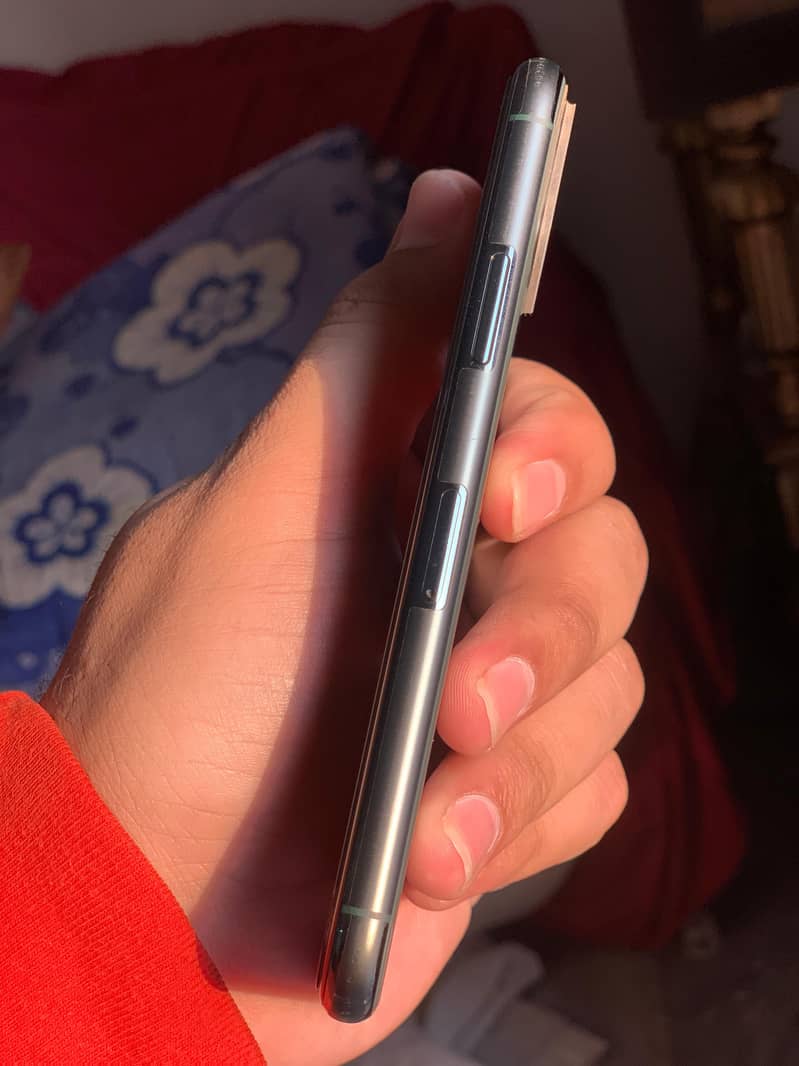 Apple iPhone 11 Pro 3