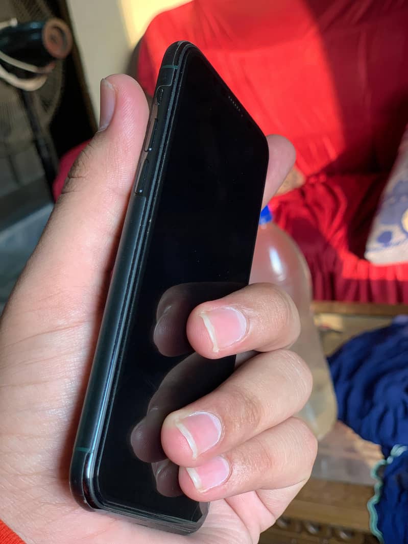Apple iPhone 11 Pro 4