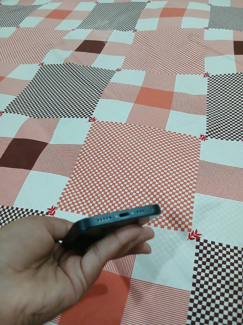 Apple iPhone 14 2