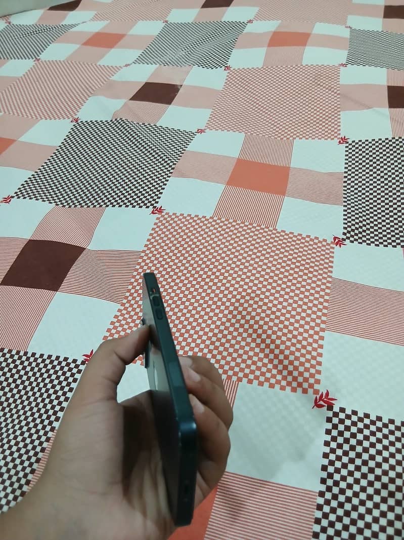 Apple iPhone 14 3
