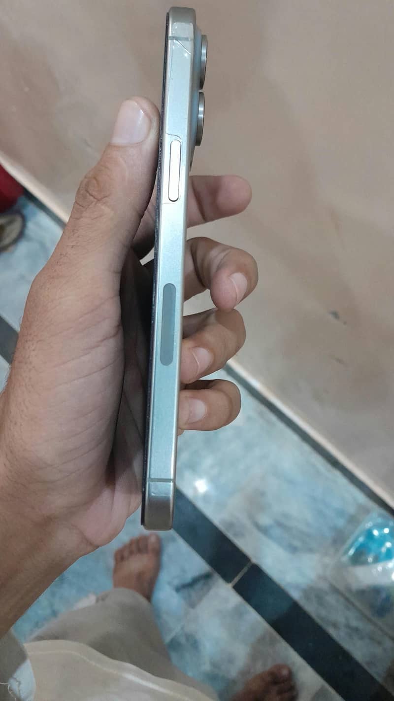 Apple iPhone 15 Pro Max 1