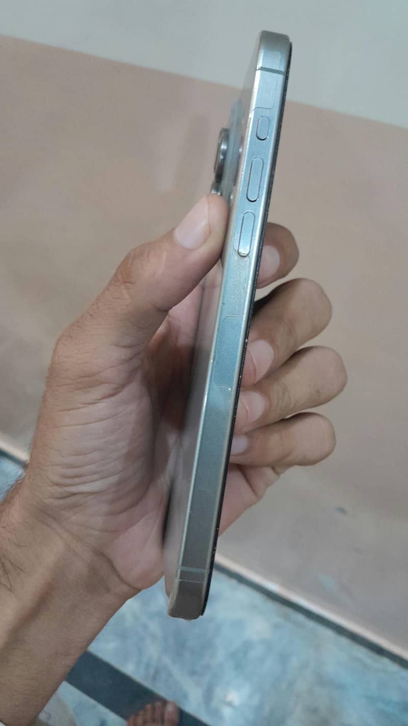 Apple iPhone 15 Pro Max 3