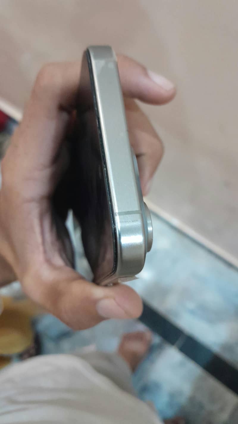 Apple iPhone 15 Pro Max 4