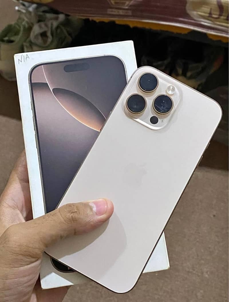 Apple iPhone 16 Pro Max 0
