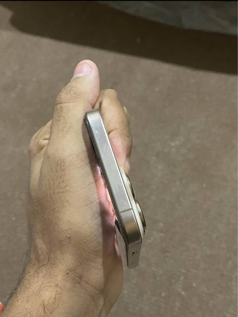 Apple iPhone 16 Pro Max 7