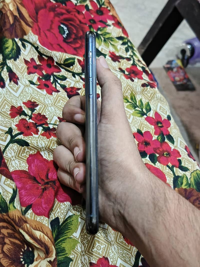 Apple iPhone 11 Pro Max 3