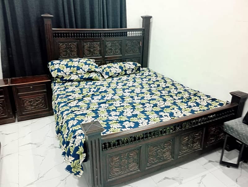 king size bed with side table and dressing table 3