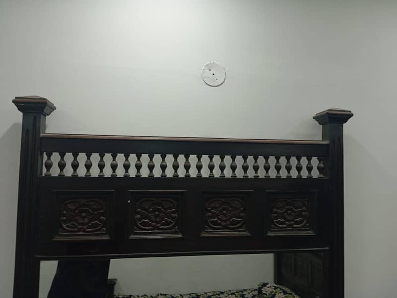 king size bed with side table and dressing table 4