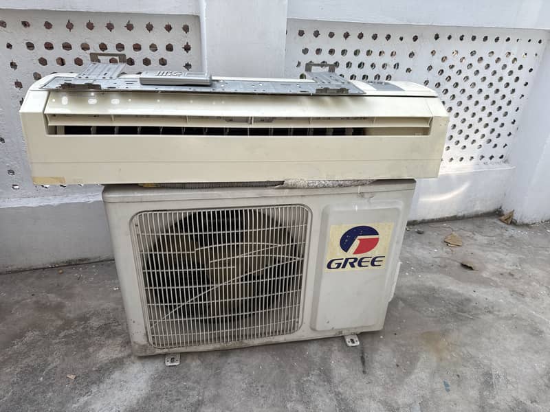 gree 1.5 split ac in working 0