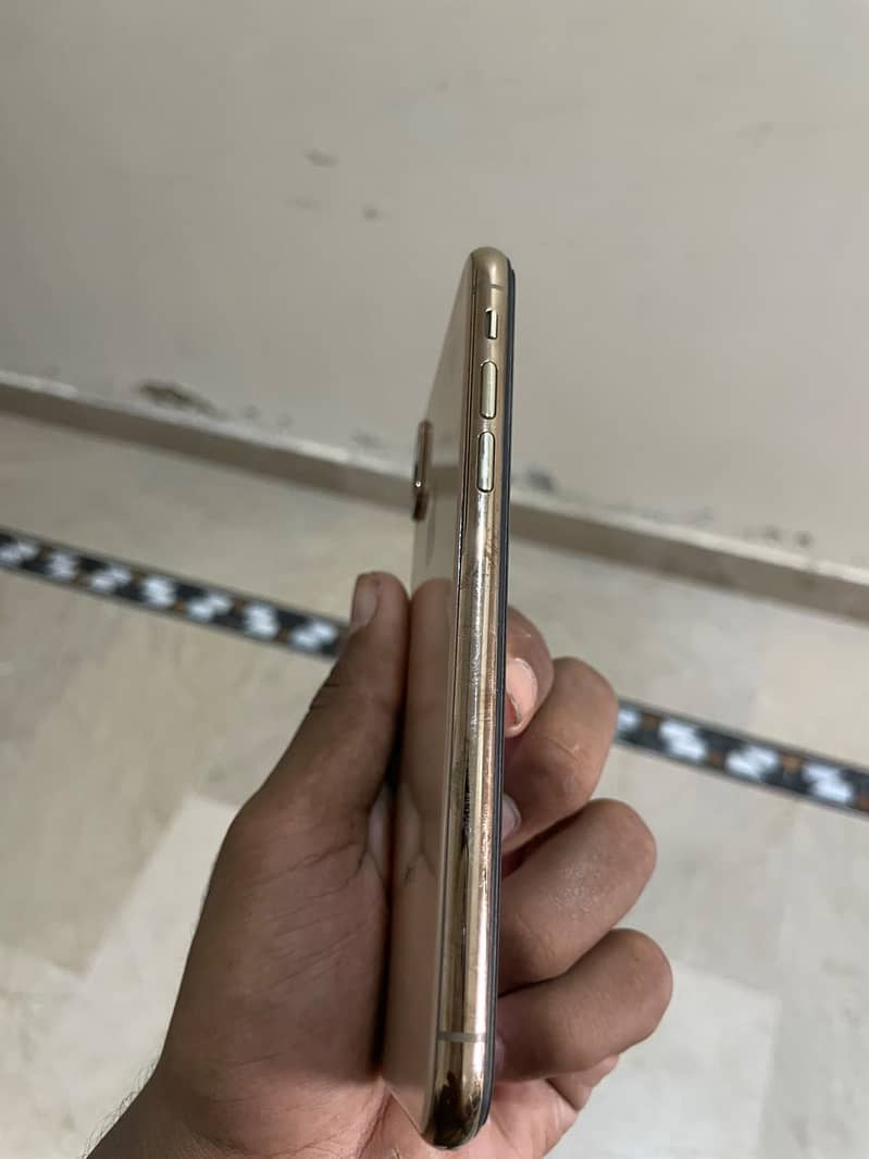 Apple iPhone XS 1