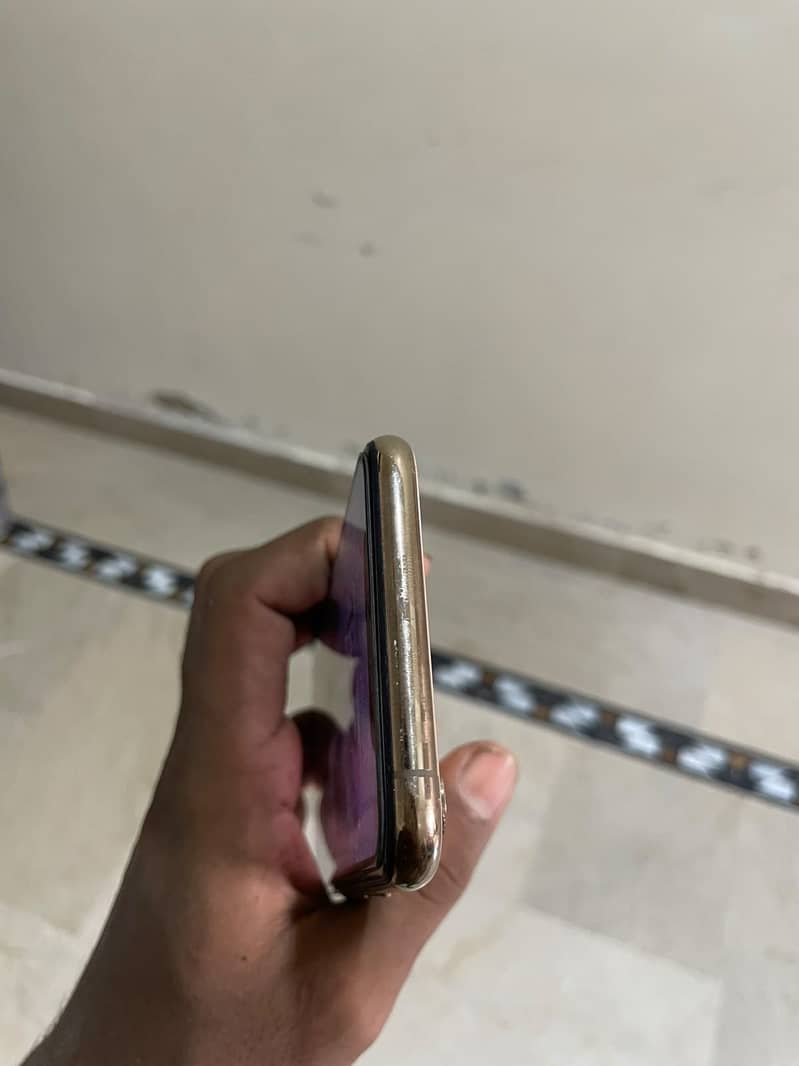 Apple iPhone XS 5