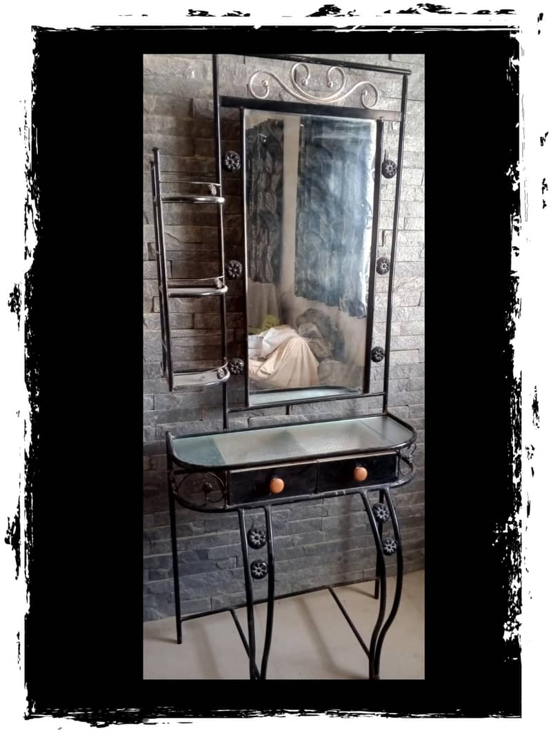 iron dressing table 0