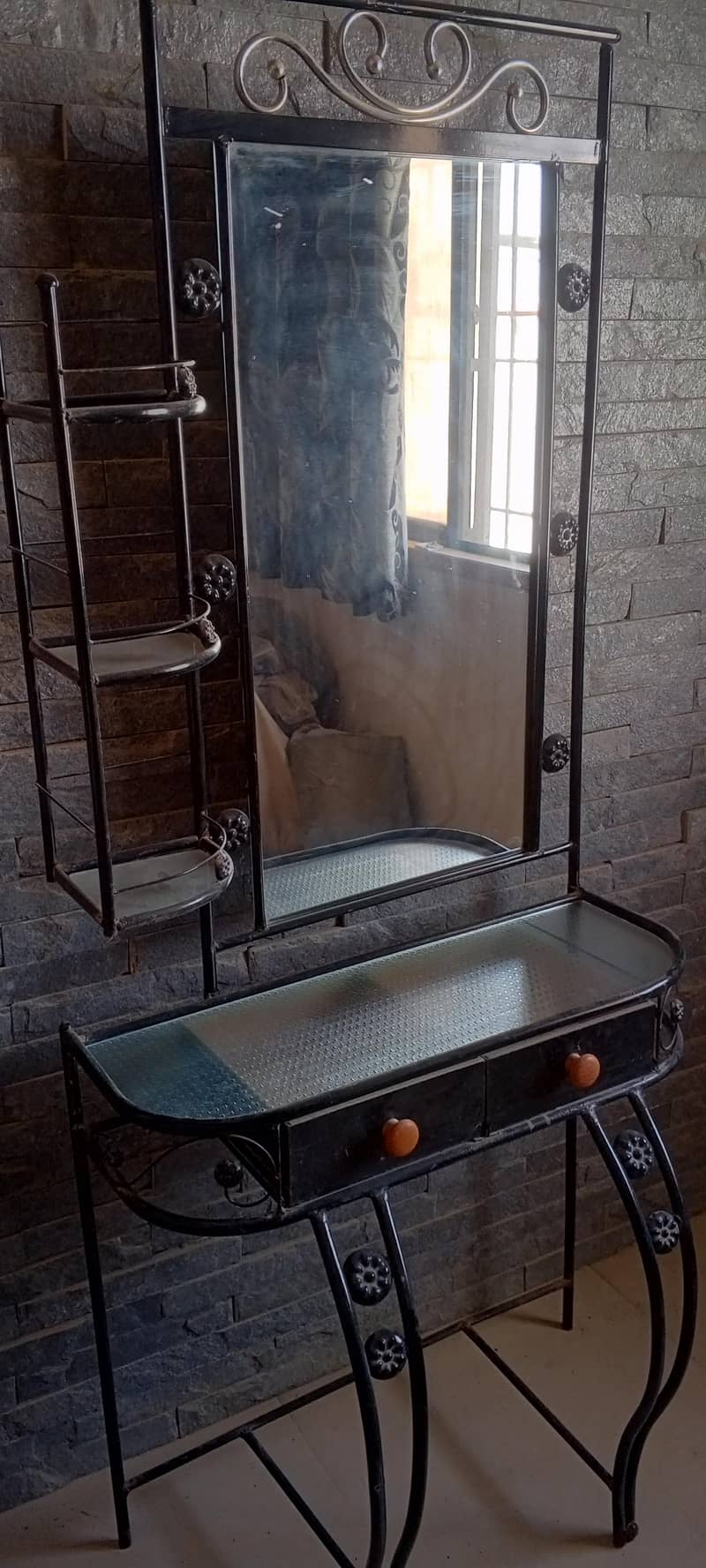 iron dressing table 1