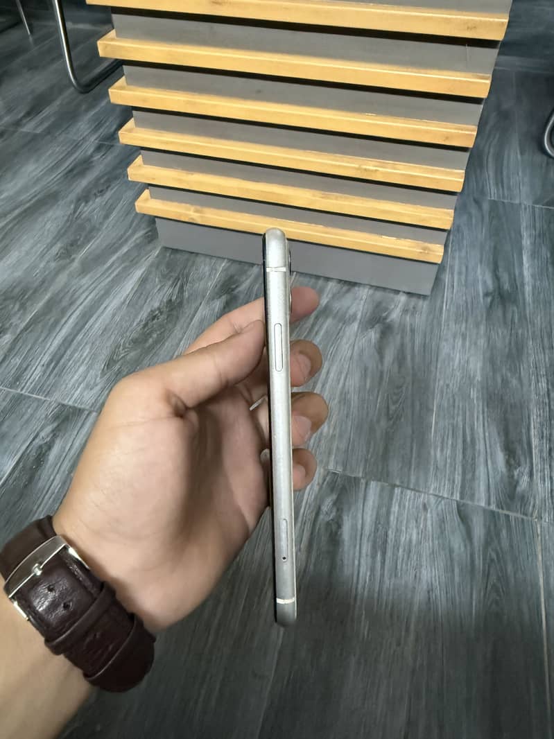 Apple iPhone 11 3