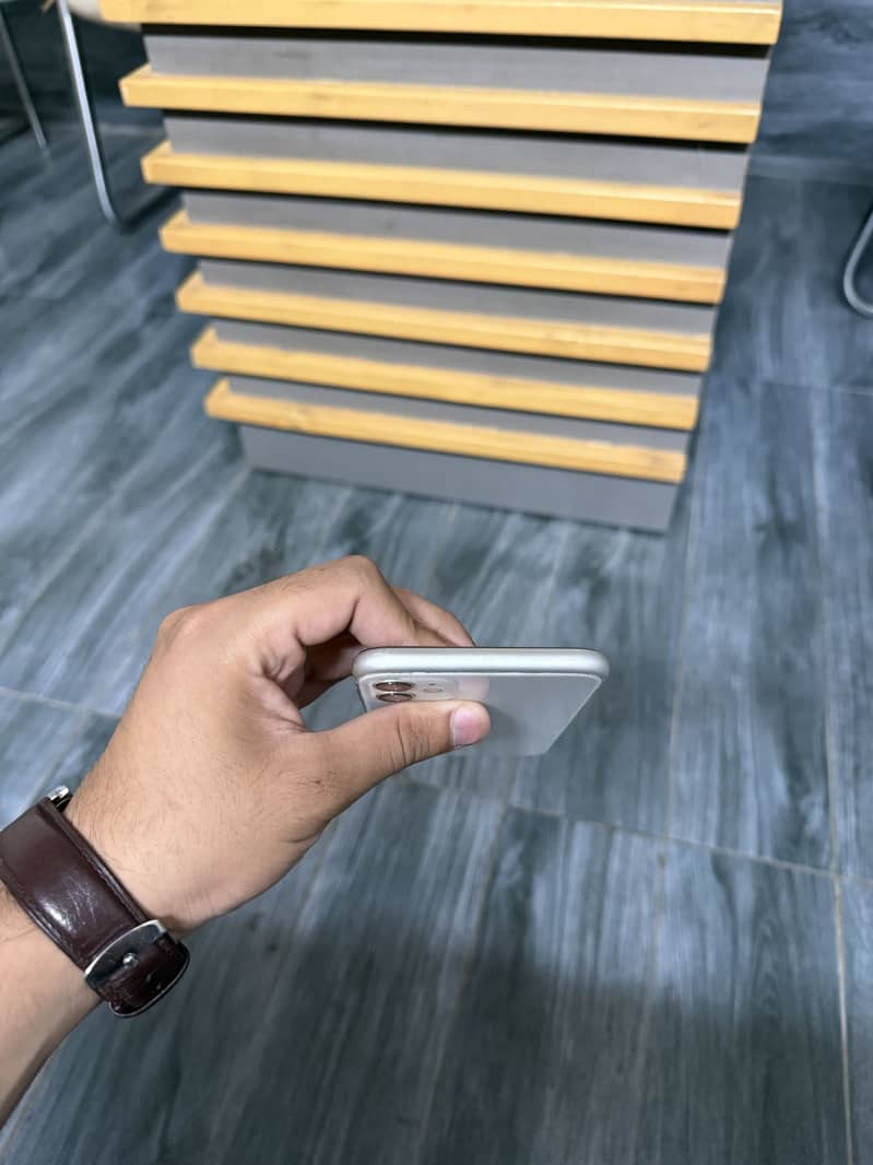 Apple iPhone 11 5