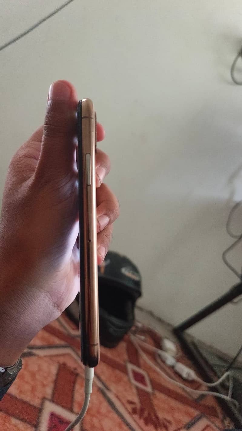 Apple iPhone XS 3