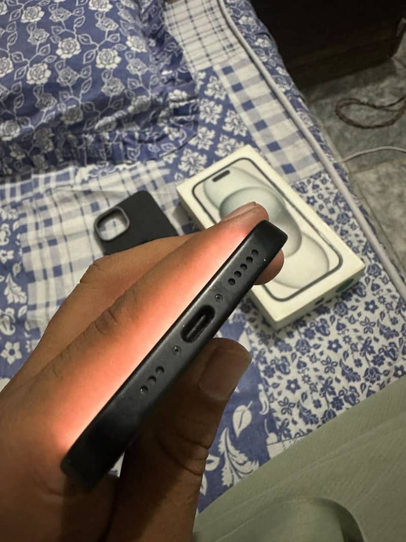 Apple iPhone 15 4