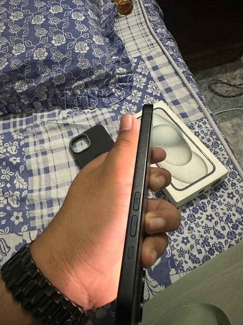 Apple iPhone 15 7