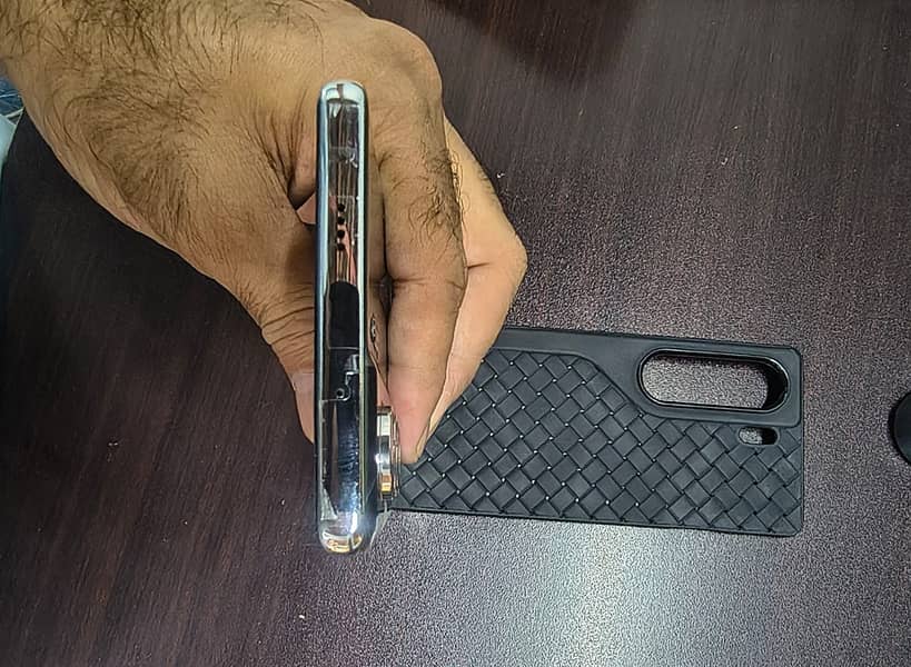 Tecno CAMON 40 Pro 1