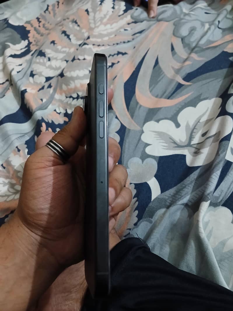 Apple iPhone 16 Pro Max 2