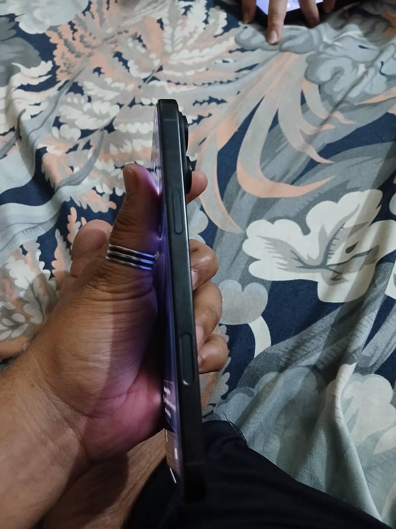 Apple iPhone 16 Pro Max 8