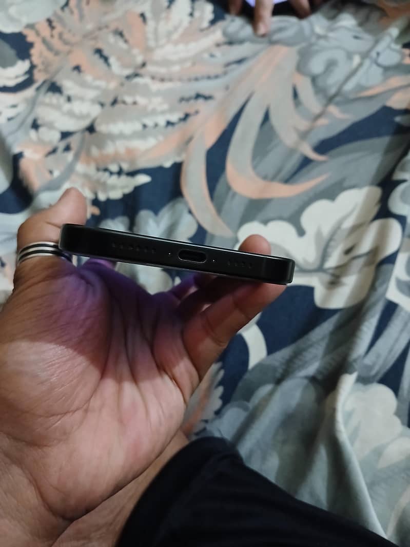 Apple iPhone 16 Pro Max 9