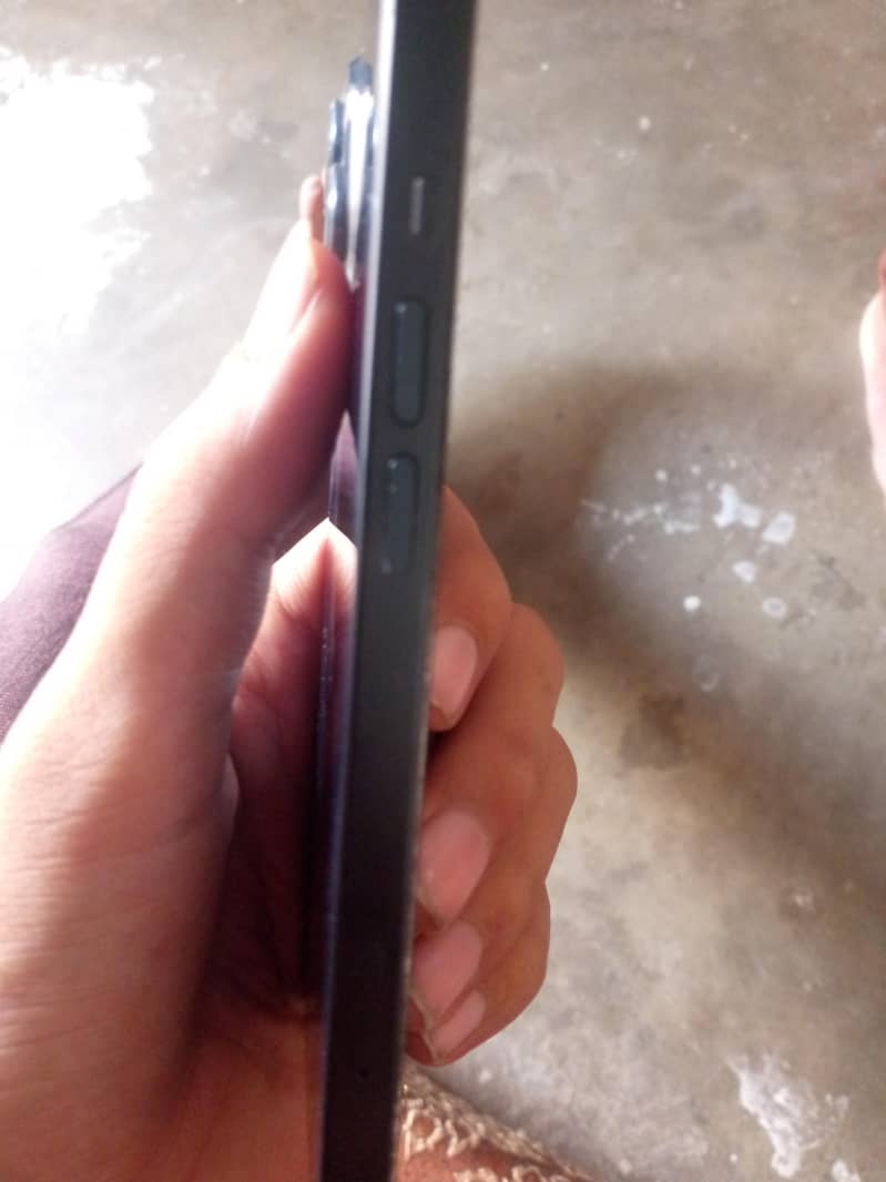 Apple iPhone 13 2