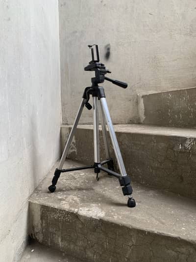 Mobile phone tripod stand for sale size 4.5 feet