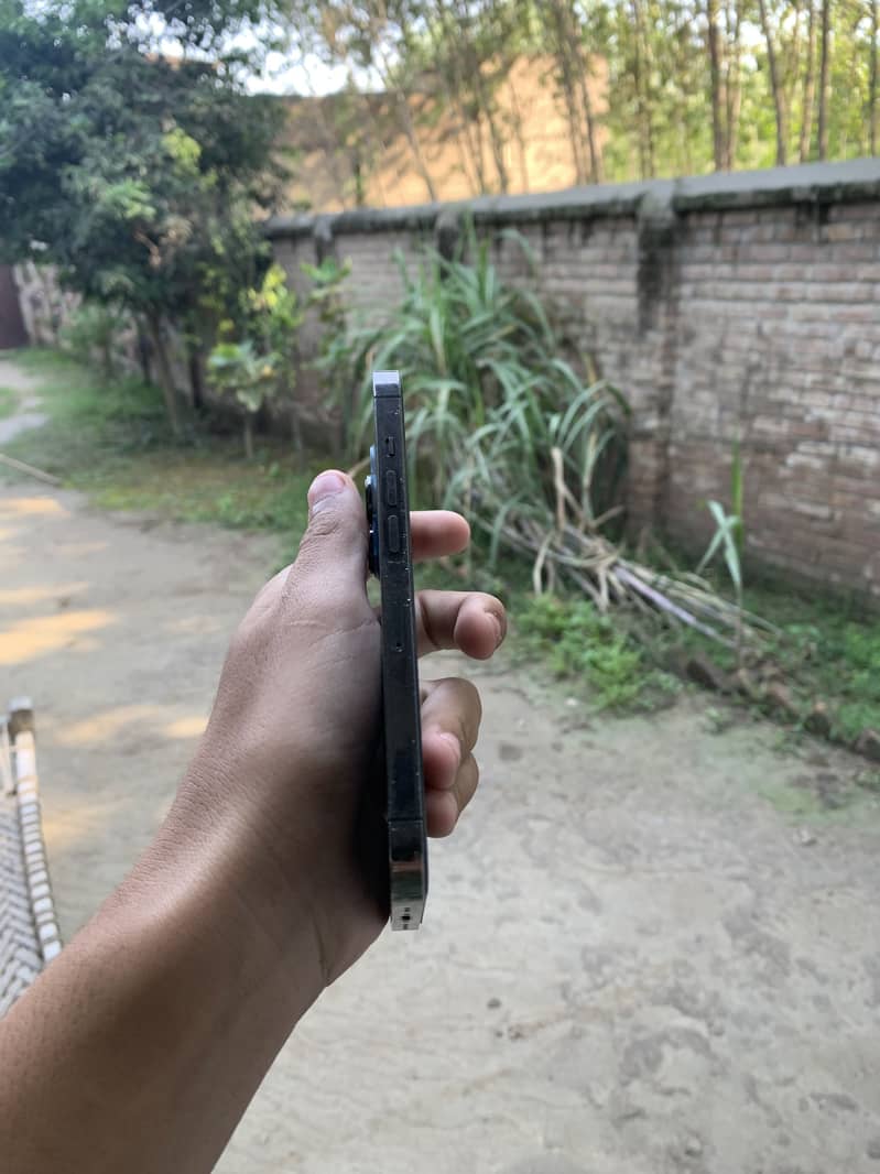 Apple iPhone 13 Pro 2