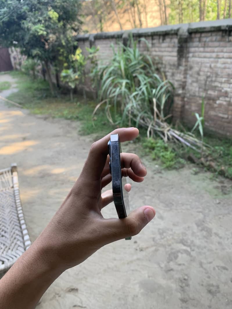 Apple iPhone 13 Pro 4