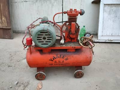 Air compressor available for sell 10 by 10 condition 03188264599