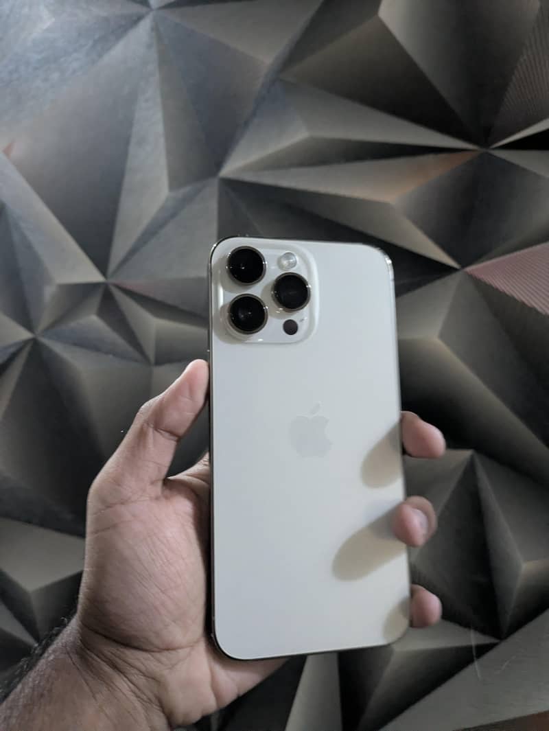Apple iPhone 14 Pro Max 0