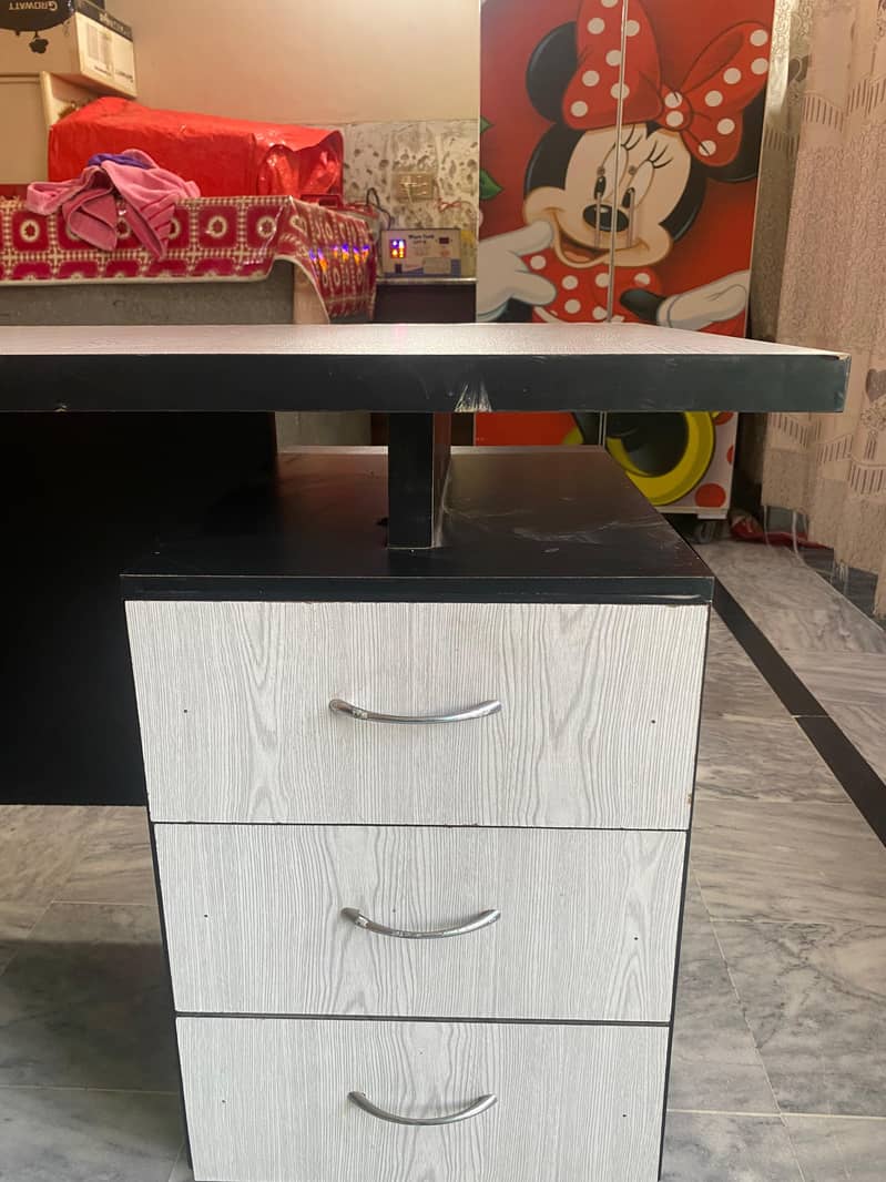 computer table 3