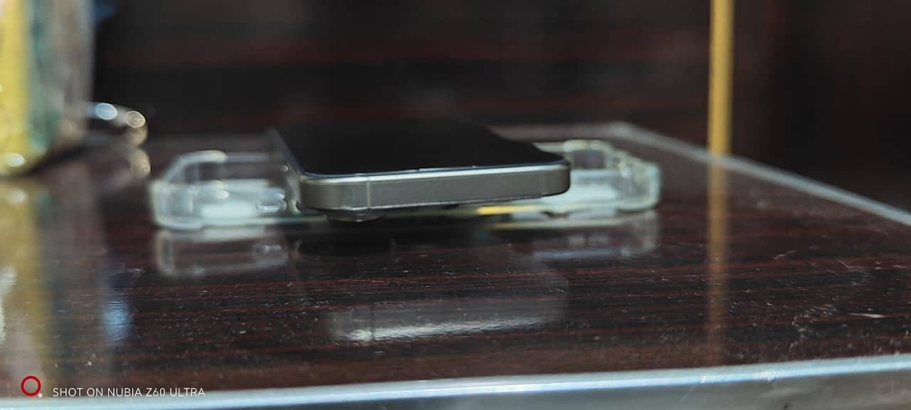 Apple iPhone 15 Pro 6