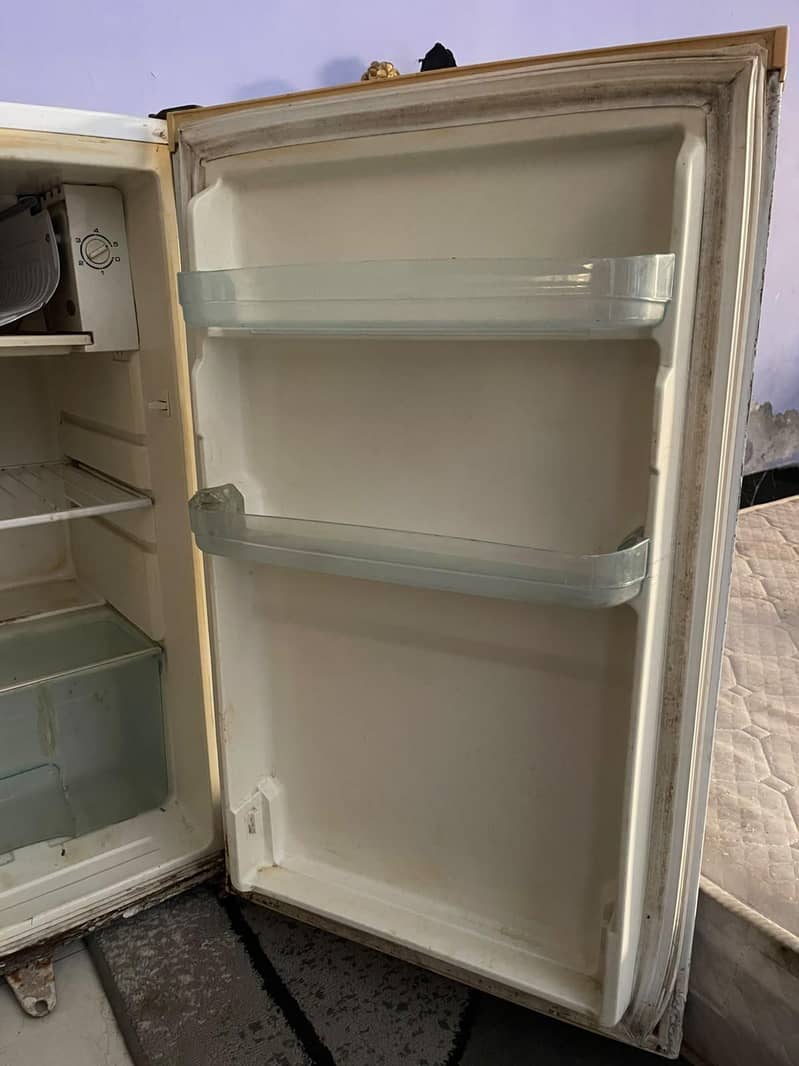 mini refrigerator 1
