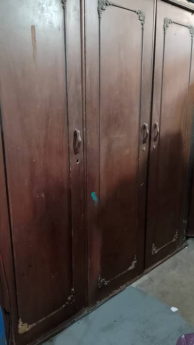 Almari/ wardrobes / 3 door almari for sale