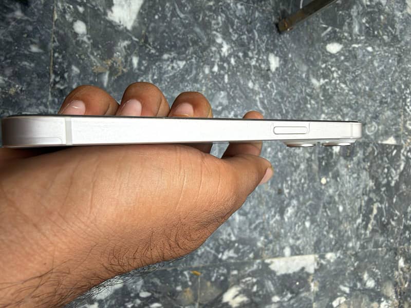 Apple iPhone 14 2