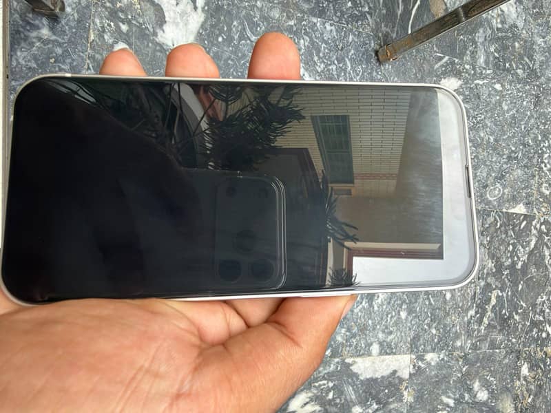 Apple iPhone 14 3