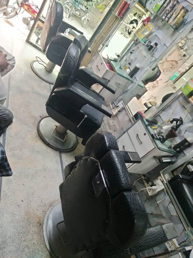 Barber chairs 0