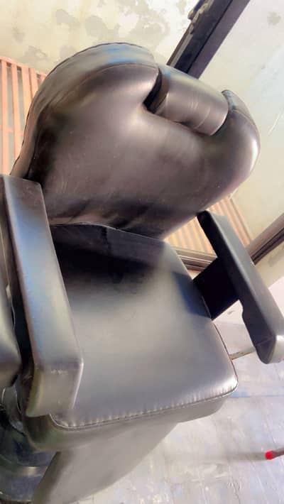 Salon chair