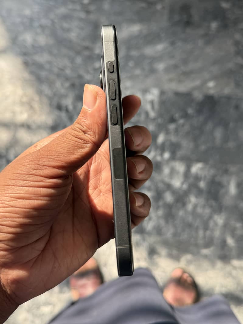 Apple iPhone 15 Pro 4