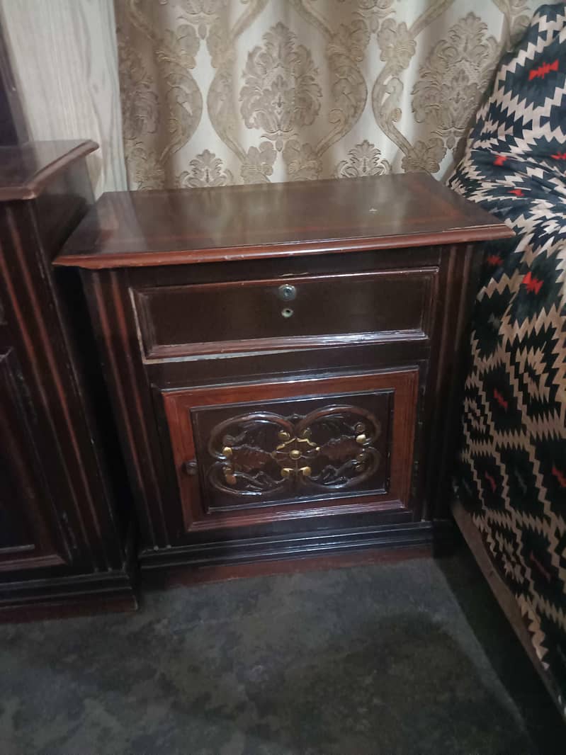 Big bed dressing and side tables 1