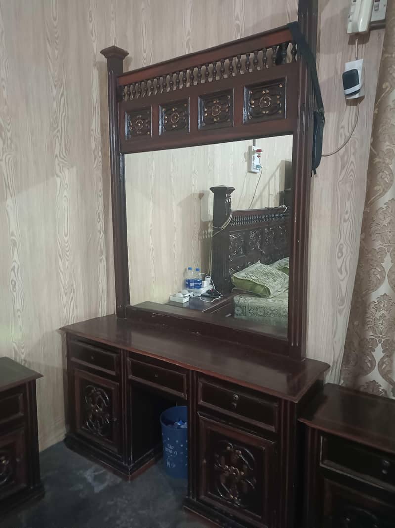 Big bed dressing and side tables 2