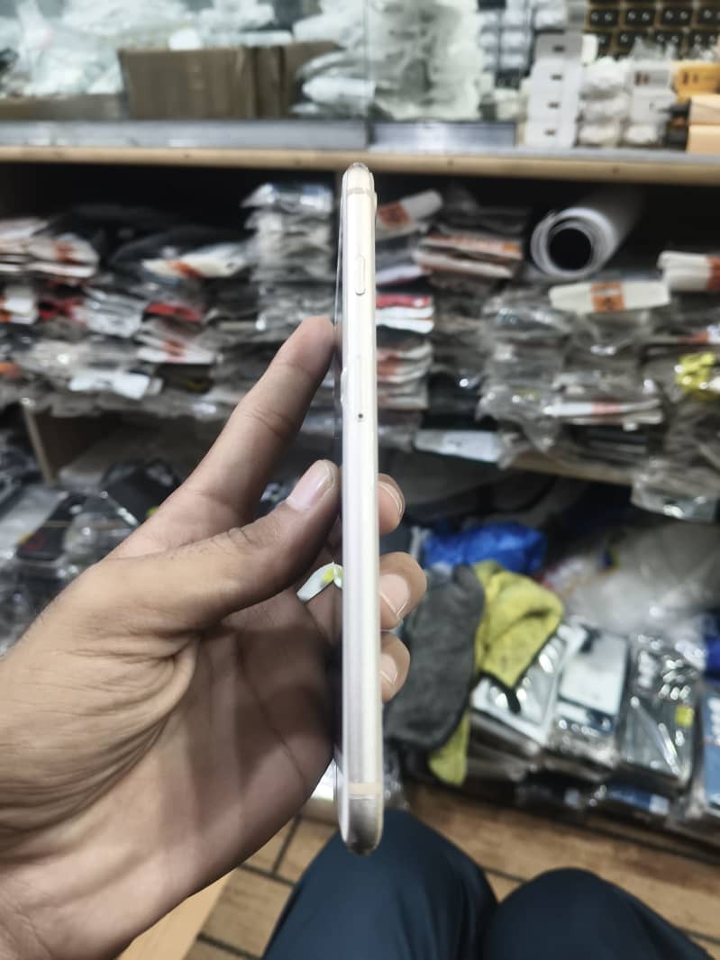 Apple iPhone 8 Plus 5