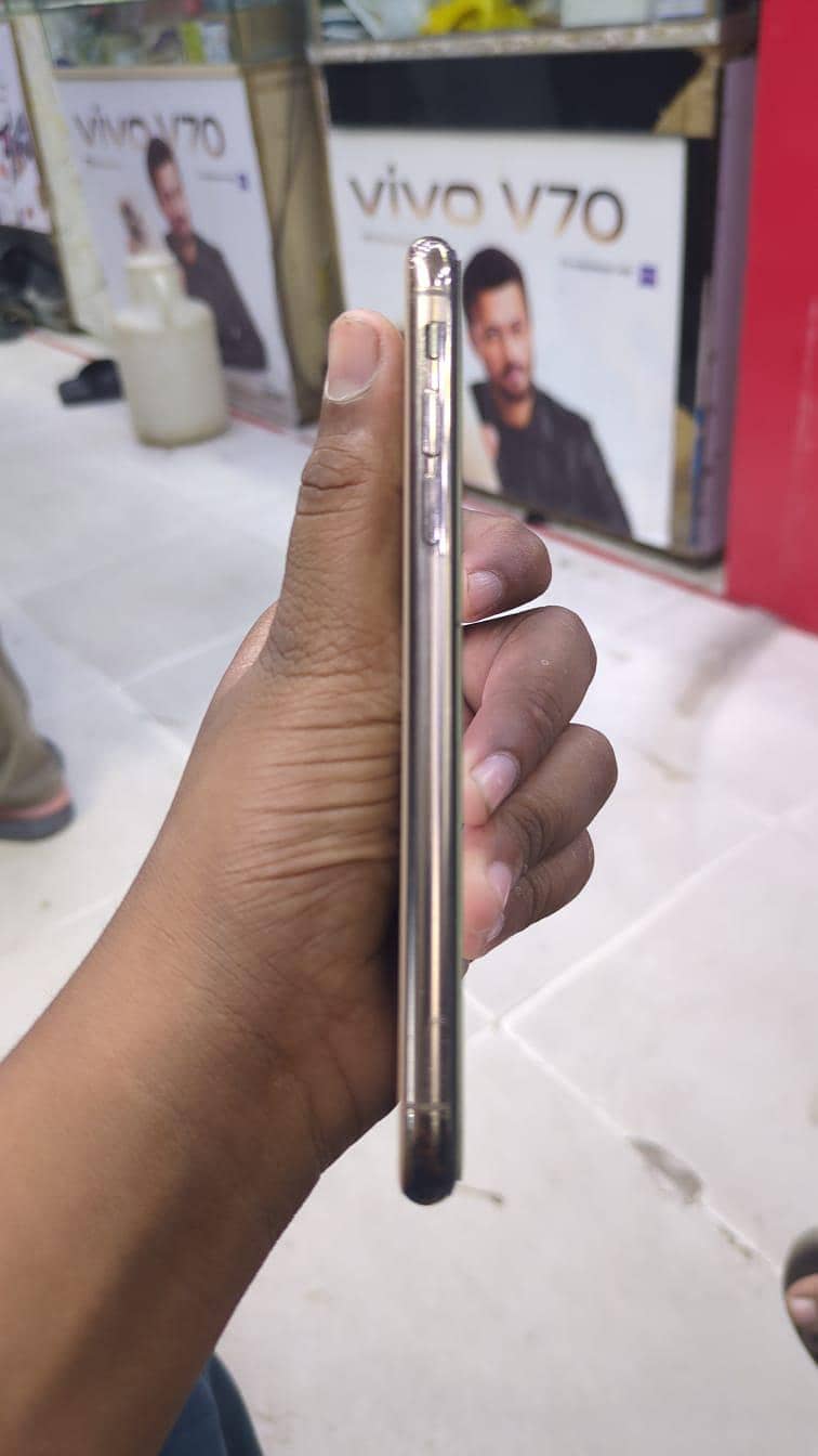 Apple iPhone XS 1
